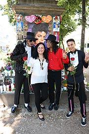 Nena Akhtar, die Mit-Initiatorin des Michael Jackson-Denkmals am Promenadeplatz und Vorsitzende des Michael Jackson Fan-Vereins "MJ's Legacy" (©Foto: Martin Schmitz)